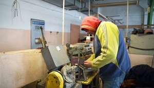 Незрячие в Виннице изготавливают сушилки для обуви защитников Украины. ВИДЕО+ФОТОрепортаж