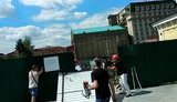 "Жодних ТРЦ. Тільки музей": активісти знесли ворота будівництва на Поштовій і встановили намети. ВІДЕО+ФОТО