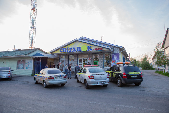 PrivatBank ATM explosion in Dnipro: money stolen, shop damaged 06