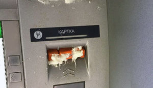 В Харькове неизвестные залили монтажной пеной банкоматы