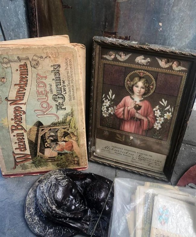 Ukrainian busted carrying over 100 antique items across border with Poland 01