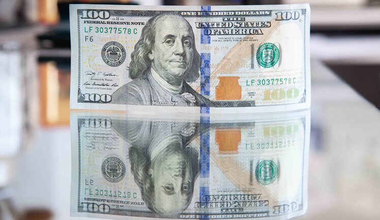 Курс гривні різко впав на тлі заяви Смолія про відставку