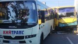 ДТП за участю двох маршруток у Києві: серед травмованих - дитина. ФОТО