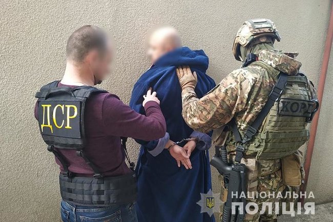 Суд відправив під варту трьох учасників злочинної групи, що викрала з храмів у різних областях понад 600 старовинних церковних предметів, - Нацполіція 04