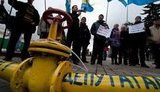 "Труба депутатам": под Радой протестовали против продажи украинской ГТС. ФОТОрепортаж