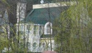 "Борец с олигархами" Симоненко отгрохал себе имение за $1,5 млн. на земле боевой славы. ФОТОрепортаж.