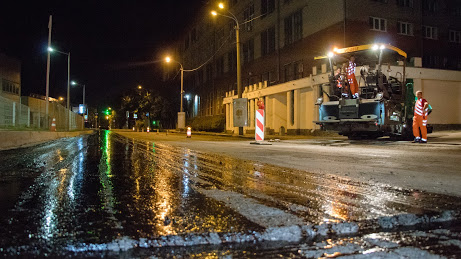 У Дніпрі на 26 вулицях відновлюють дорожнє покриття 03