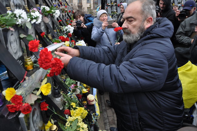 Поминальный молебен прошел на аллее Героев Небесной Сотни в Киеве 20