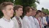 Вишиванки і прапор України: На українському Донбасі відбулося свято останнього дзвоника. ФОТОрепортаж