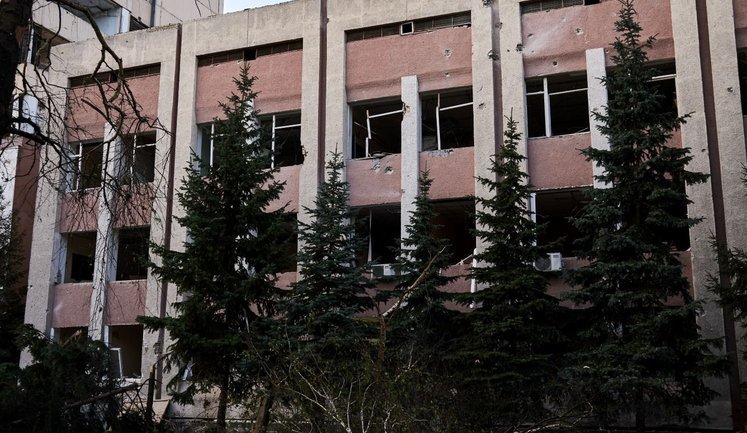 Росіяни вдарили авіабомбою по Сумському державному університету: пошкоджено кілька корпусів