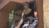 "Нацдружины" демонтировали мемориальную доску генералу КГБ Шрамко в Харькове, которую открыли накануне. ФОТО