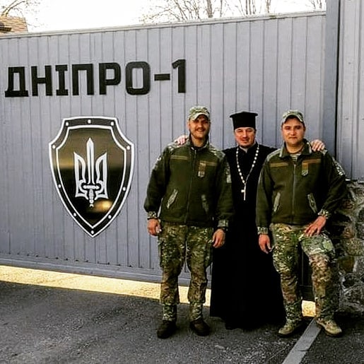 Протоієрей ПЦУ Дмитро Поворотний: Після Іловайських подій треба було ховати невідомих воїнів. Відгукнулися представники всіх церков, окрім УПЦ МП 04