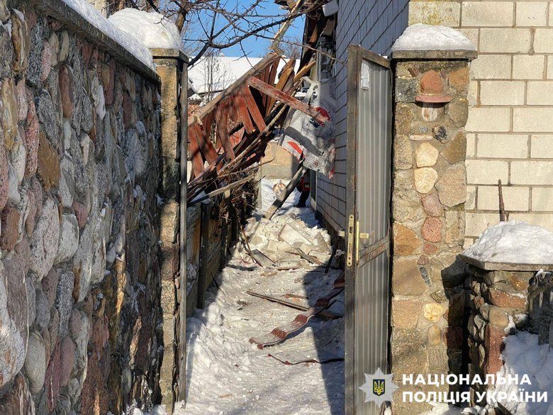 РФ атакувала житловий будинок у Семенівці: є постраждалі