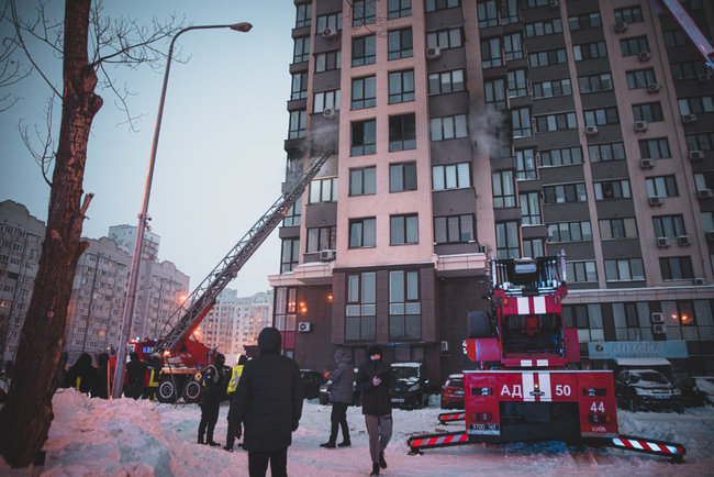 Пожар в многоэтажке в Голосеевском районе Киева. 16 человек эвакуированы, 1 госпитализирован в ожоговый центр, - ГСЧС 09 Пожар в многоэтажке в Голосеевском районе Киева. 16 человек эвакуированы, 1 госпитализирован в ожоговый центр, - ГСЧС 09