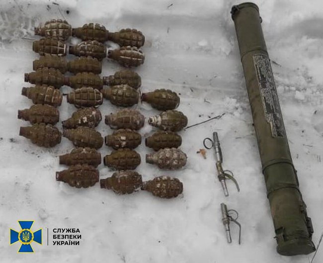 Тайник с оружием наемника РФ, объявленного в розыск, обнаружили на Луганщине, - СБУ 02