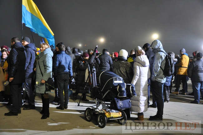 Heroes, welcome home!” liberated Ukrainian hostages enjoy warm reception at Boryspil airport 23