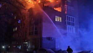 Росіяни атакували "шахедами" Чернігів: є влучання у п’ятиповерхівку та приватні будинки. ФОТО (оновлено)