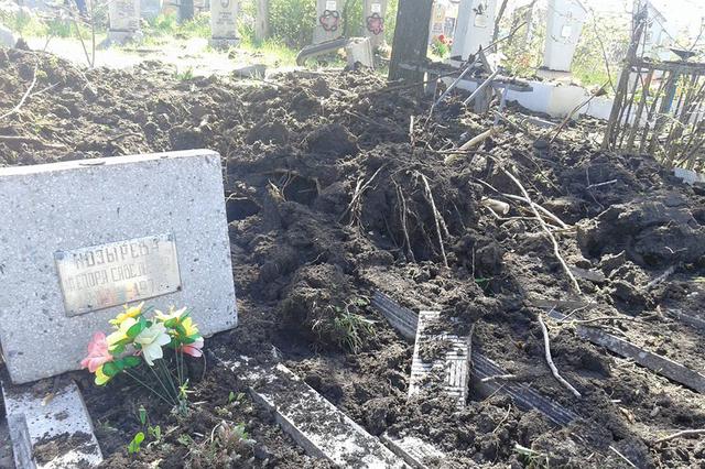 Militants shelled Popasna cemetery with Grads, - National Police 03 Militants shelled Popasna cemetery with Grads, - National Police 03