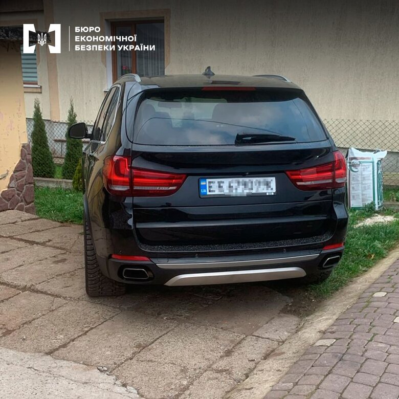 На Львівщині викрили масштабну схему ввезення авто під виглядом гуманітарки