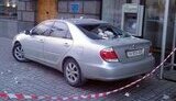 На Крещатике на &amp;quot;Тойоту&amp;quot; свалился большой кусок барельефа. ФОТОрепортаж.