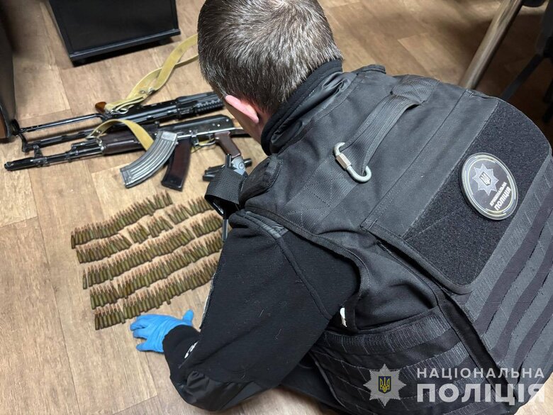 Масштабна спецоперація Нацполіції: вилучено зброю, вибухівку й наркотики