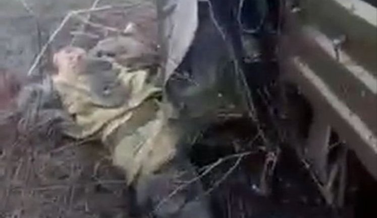 Один "двохсотий", один "трьохсотий": троє російських окупантів підірвалися на міні у військовому позашляховику на Запоріжжі. ВIДЕО