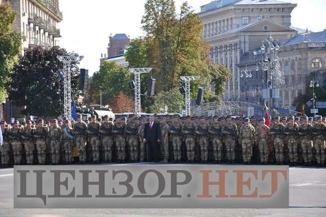 Порошенко побував на репетиції параду 05