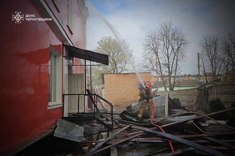 РФ атакувала адмінбудівлі на Чернігівщині 7 квітня