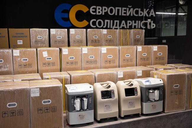 20 кисневих концентраторів виробництва США, куплених Фондом Порошенка, доставлено в Україну 01