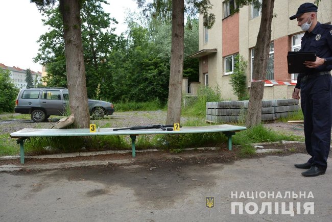 Мужчина открыл стрельбу из Сайги посреди улицы в Дрогобыче, - полиция 02