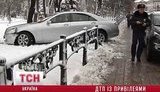 "Мерседес" депутата Матвиенко протаранил забор Рады. ФОТО
