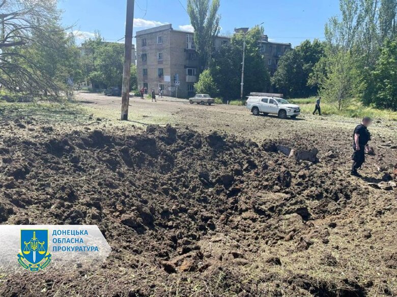 Occupiers dropped aerial bombs on center of Toretsk, - Prosecutor General’s Office 04