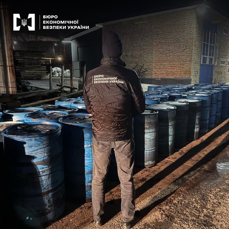 БЕБ ліквідувало незаконне виробництво алкоголю, організоване представниками УПЦ