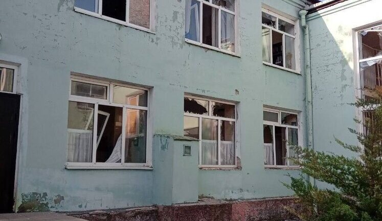 Окупанти вдарили дронами по Херсону: поранено дві жінки