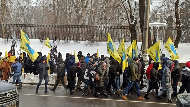 Доступный автомобиль каждому украинцу: владельцы евроблях пикетируют Раду 19