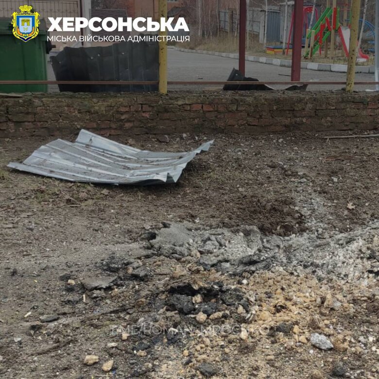 Окупанти обстріляли заклад освіти у передмісті Херсону 02