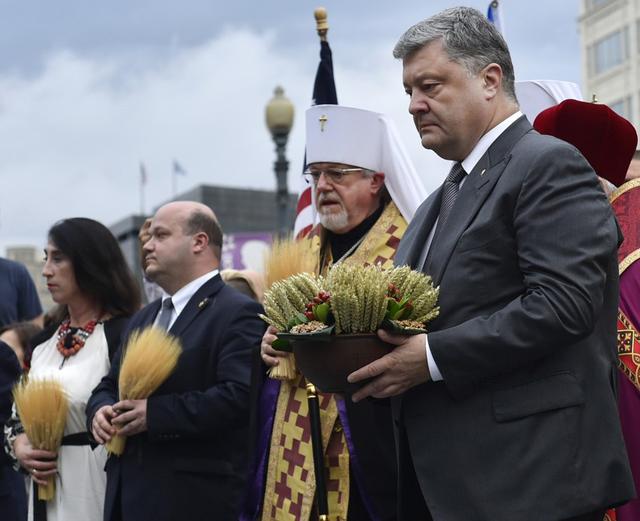 Порошенко вшанував память жертв Голодомору біля меморіалу у Вашингтоні 04 Порошенко вшанував память жертв Голодомору біля меморіалу у Вашингтоні 04