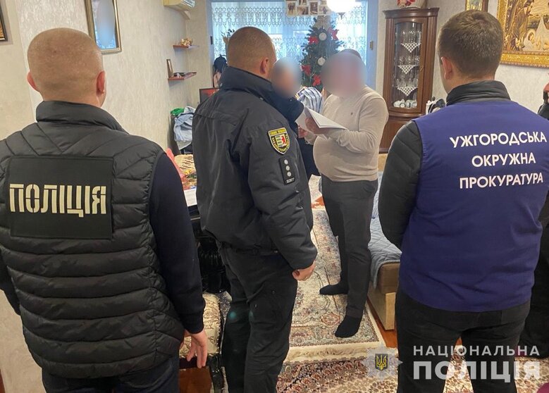 Обшуки в Ужгородській міськраді: посадовцям та підряднику повідомлено про підозру в розкраданні бюджетних коштів, збитки - 700 тис. грн, - Нацполіція 05