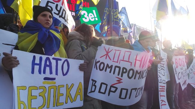 Червоні лінії для Зе: на Майдане состоялось вече в преддверии встречи Зеленского и Путина 10