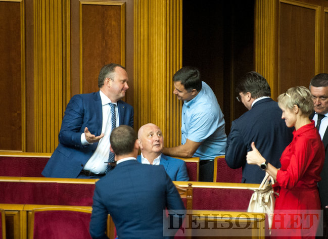 Відкриття сесії, жестикулювання Гройсмана, розмова Андрієвського й Луценко і плакат Медведчук підарешт - робочий день у ВР 4 вересня 13