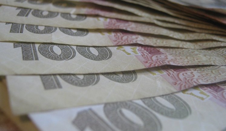 Минсоцполитики предлагает повысить минимальную зарплату на 50%