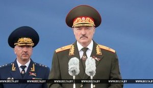 Лукашенко заявил о готовности Беларуси отстоять свой суверенитет: "Расслабляться нельзя"