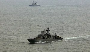 In the English Channel, a British frigate kept a Russian destroyer under control