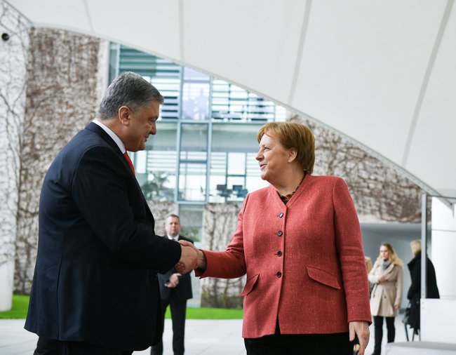 Poroshenko meets Merkel in Germany: We developed truly strategic partnership between Kyiv and Berlin 01