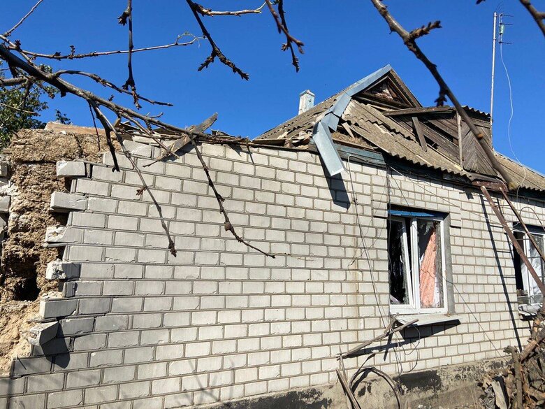 Наслідки обстрілу Ромашкового на Херсонщині 03 Наслідки обстрілу Ромашкового на Херсонщині 03