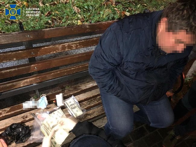 Сотрудник полиции с сообщником продавал должности в Нацполиции Ривненщины по цене от 50 тыс. до 500 тыс. долл., - СБУ 02