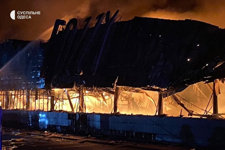 Росіяни вночі атакували Одесу ракетами та шахедами, троє людей дістали поранення 04