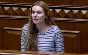 По поручению АП мой муж был задержан. Нас ломают через колено, - нардеп от СН Скороход заявила о давлении из-за голосования по рынку земли. ВИДЕО