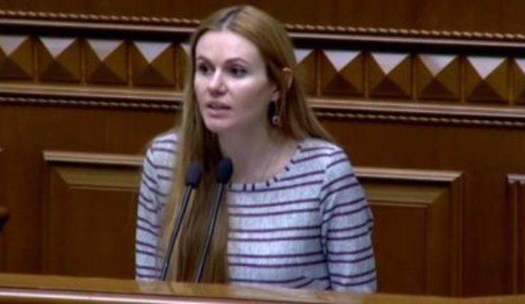 За дорученням АП мого чоловіка затримали. Нас ламають через коліно, - нардепка від СН Скороход заявила про тиск через голосування щодо ринку землі. ВIДЕО