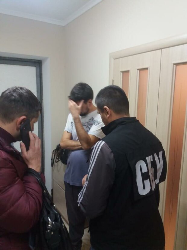 СБУ задержала в Бердянске прокурора за взятку в $10 тысяч 04